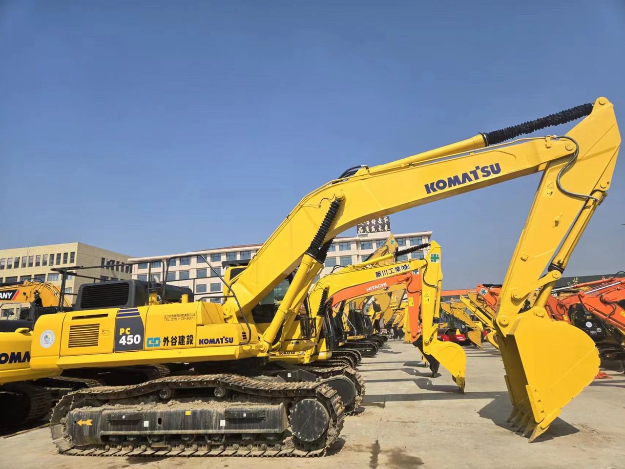 2020 Komatsu PC450-8 crawler excavator, side profile view