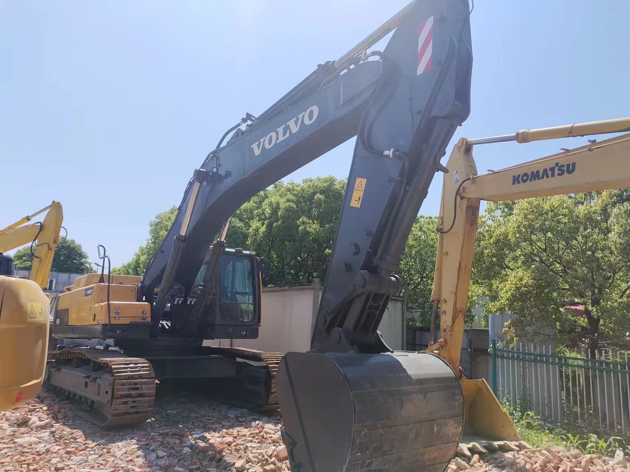 2019 Volvo EC480DL crawler excavator side view