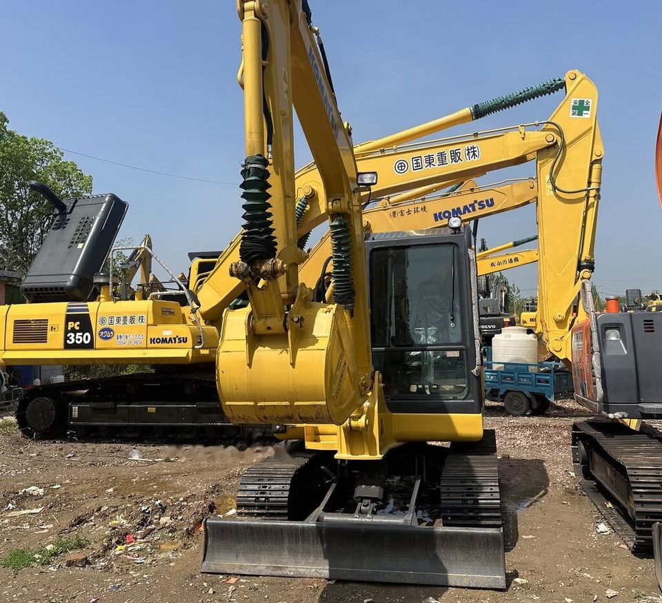 Komatsu PC350 excavator, front view Komatsu PC350 excavator, front view