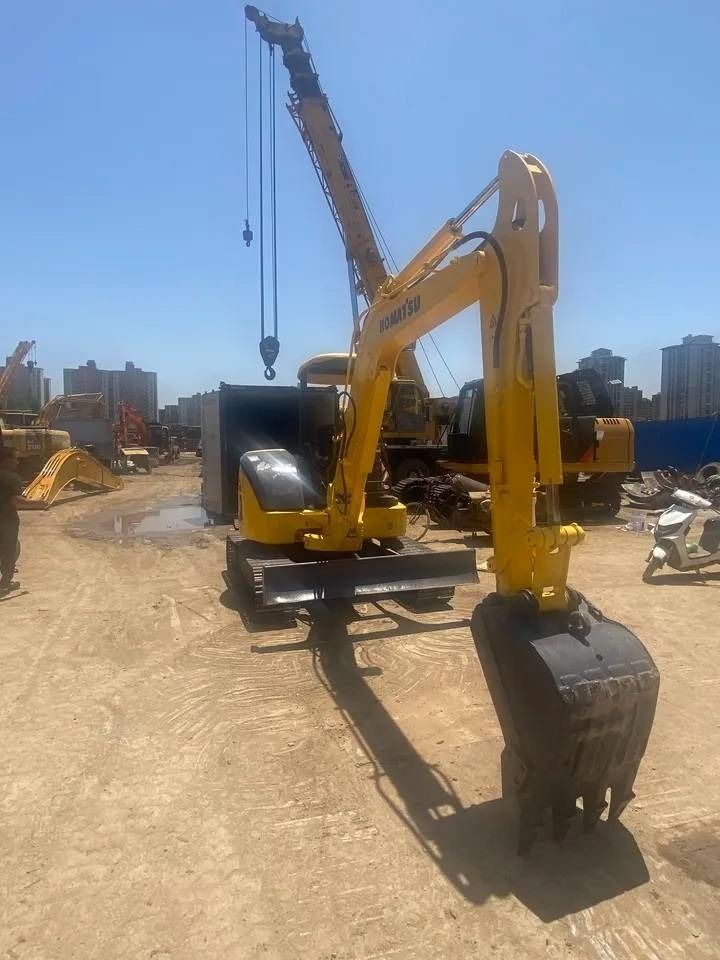 2020 Komatsu PC40MR-2 mini excavator, front view 2020 Komatsu PC40MR-2 mini excavator, front view