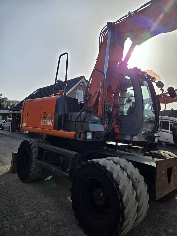 2006 Hitachi Zaxis 130W wheel excavator, side profile view