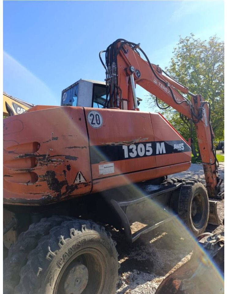 2006 Atlas 1305 M wheel excavator, side view 2006 Atlas 1305 M wheel excavator, side view