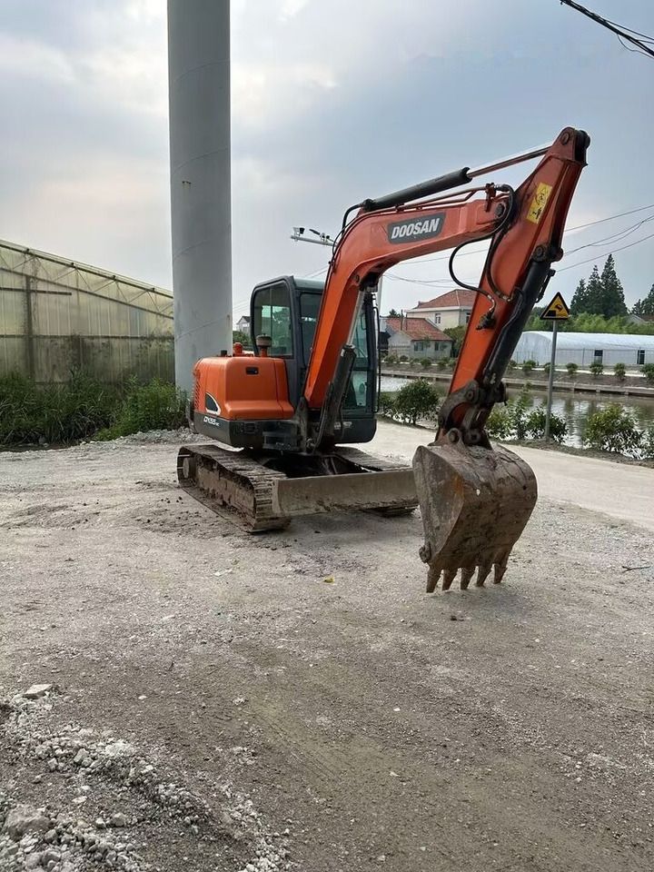 2018 Doosan DX55 mini excavator, front three-quarter view 2018 Doosan DX55 mini excavator, front three-quarter view