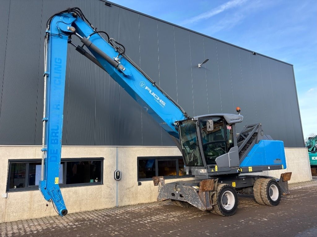 2018 Fuchs MHL331F material handler, side profile view
