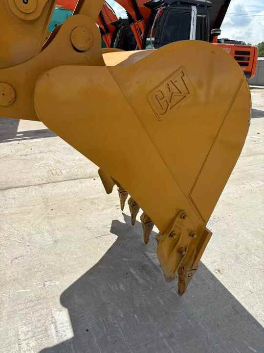 2024 Caterpillar 320D2 Raupenbagger Löffel Detail