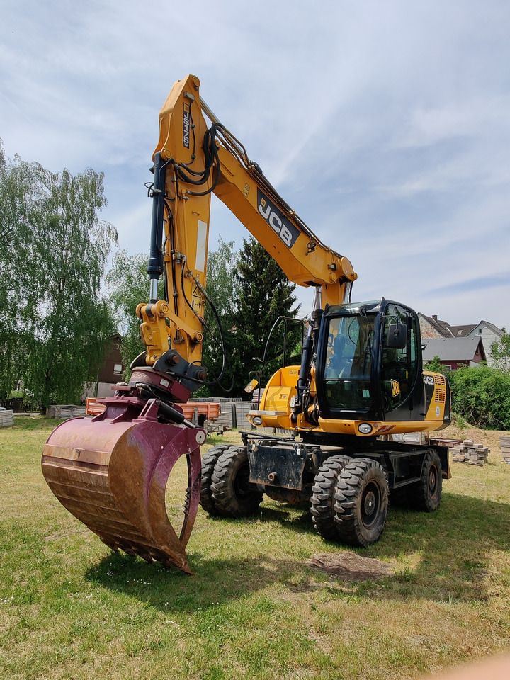 2012 JCB JS175W wheel excavator, front three-quarter view
