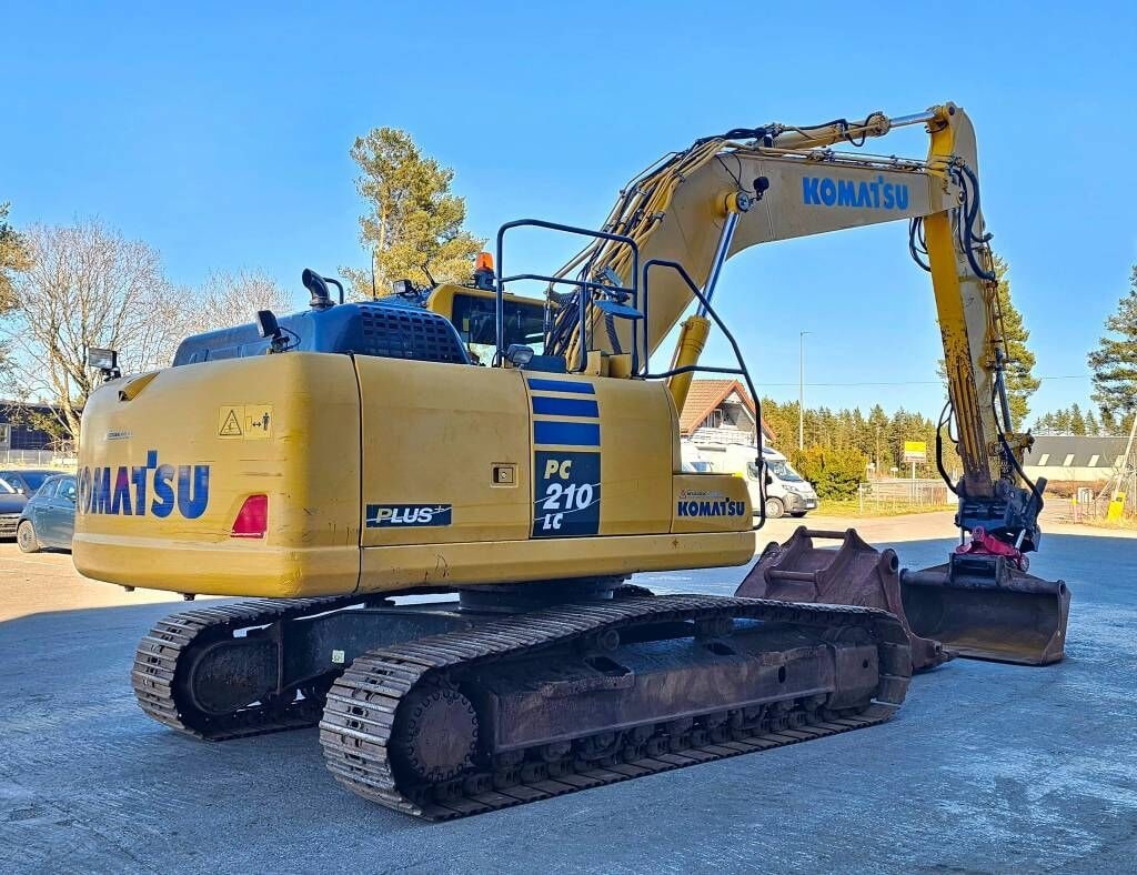 2016 Komatsu PC210LC-10 crawler excavator, rear three-quarter view 2016 Komatsu PC210LC-10 crawler excavator, rear three-quarter view
