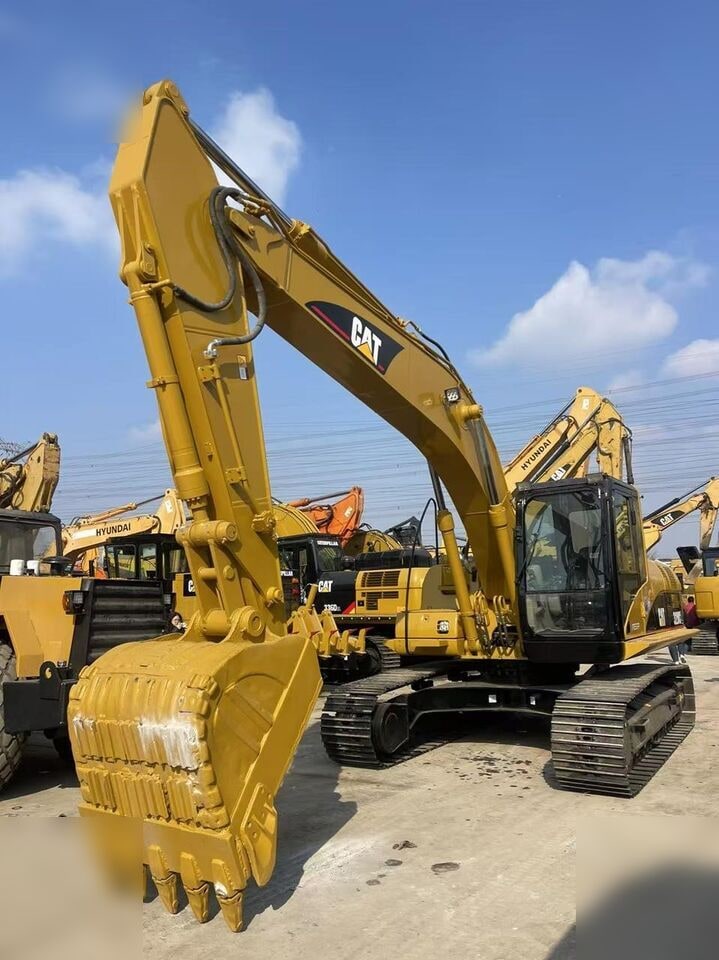 2024 Caterpillar 320CL paletli ekskavatör, ön çapraz görünüm 2024 Caterpillar 320CL paletli ekskavatör, ön çapraz görünüm