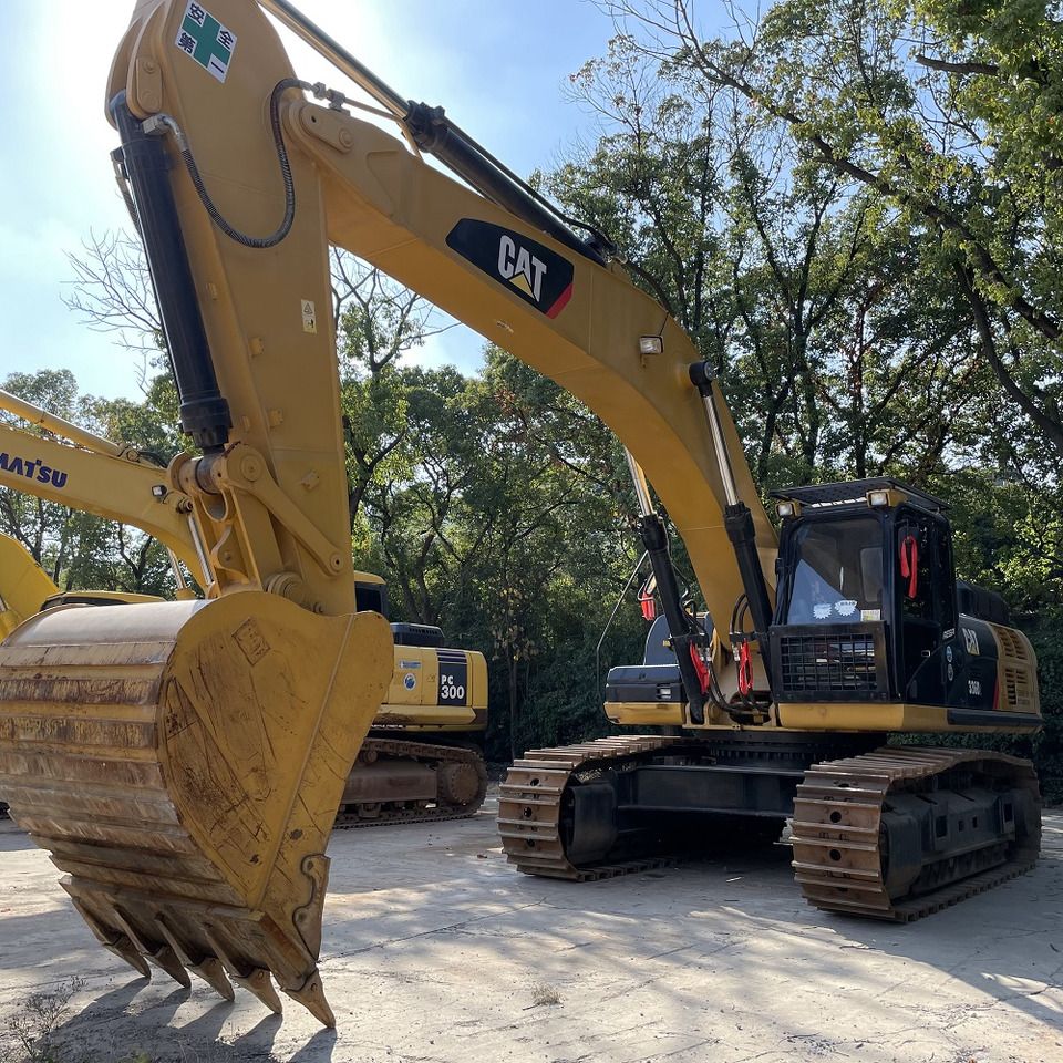 2022 Caterpillar 336D2 crawler excavator, front three-quarter view 2022 Caterpillar 336D2 crawler excavator, front three-quarter view