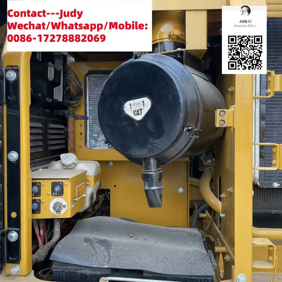 2021 Caterpillar 325DL engine compartment detail