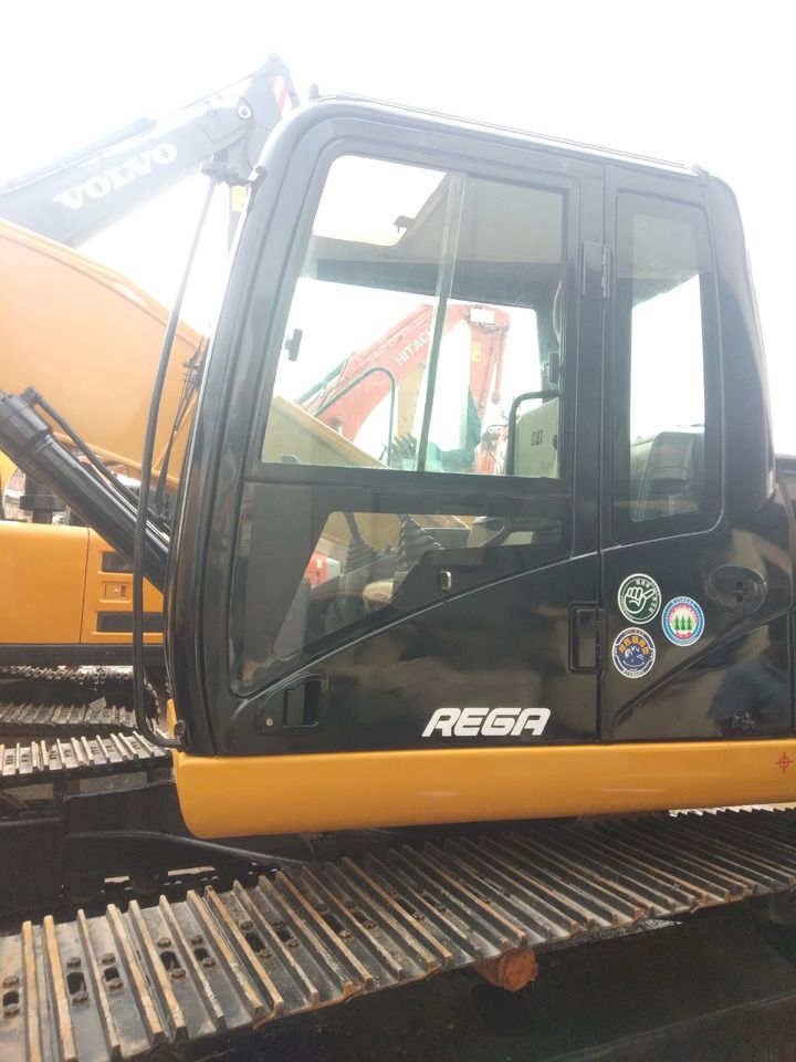 2016 Caterpillar 323DL crawler excavator cab view 2016 Caterpillar 323DL crawler excavator cab view
