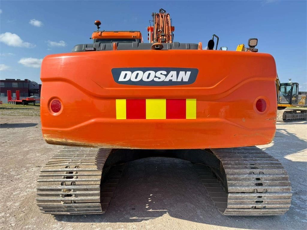 2011 Doosan DX225LC crawler excavator rear view 2011 Doosan DX225LC crawler excavator rear view