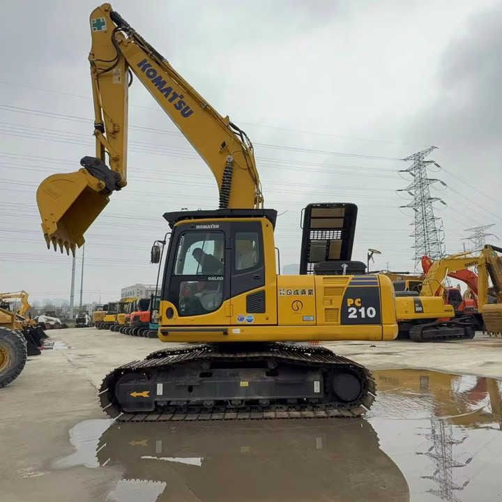 2020 Komatsu PC210-8 Escavatore Cingolato