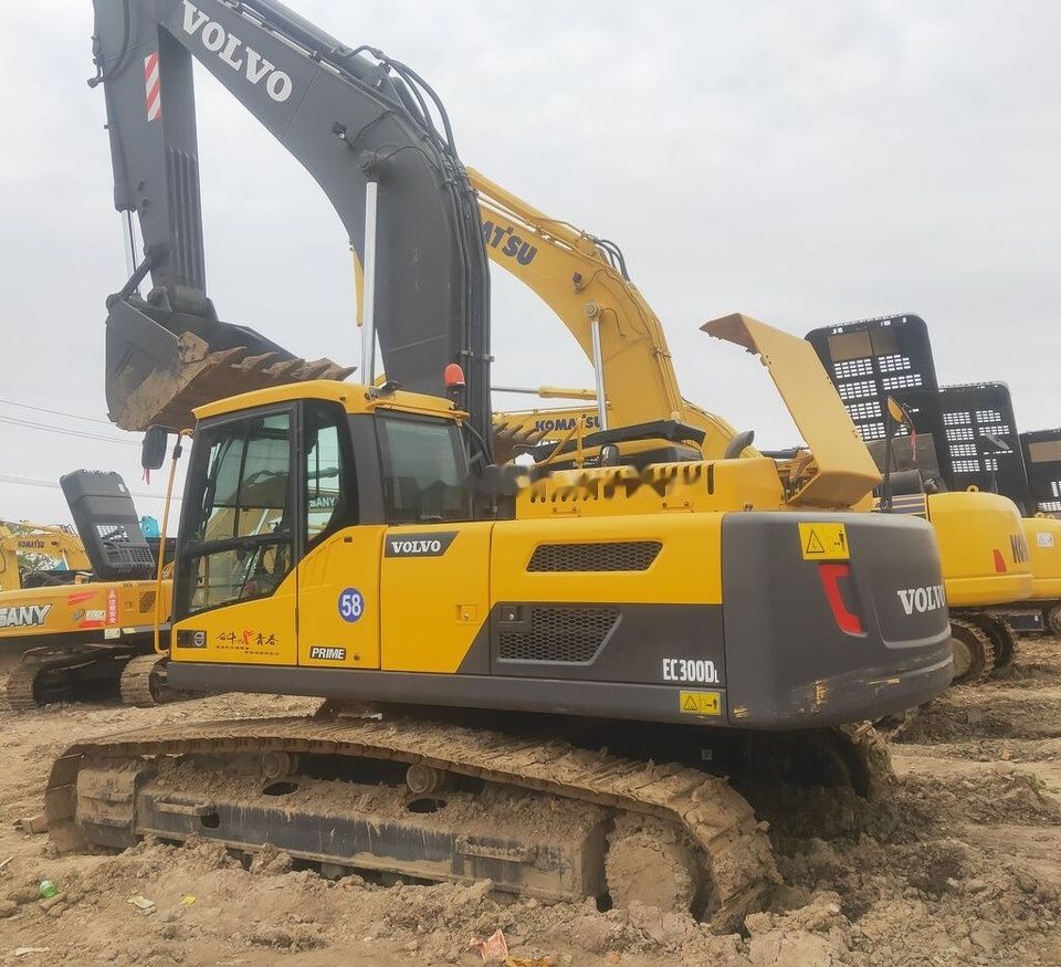 Volvo EC300D crawler excavator, rear three-quarter view Volvo EC300D crawler excavator, rear three-quarter view