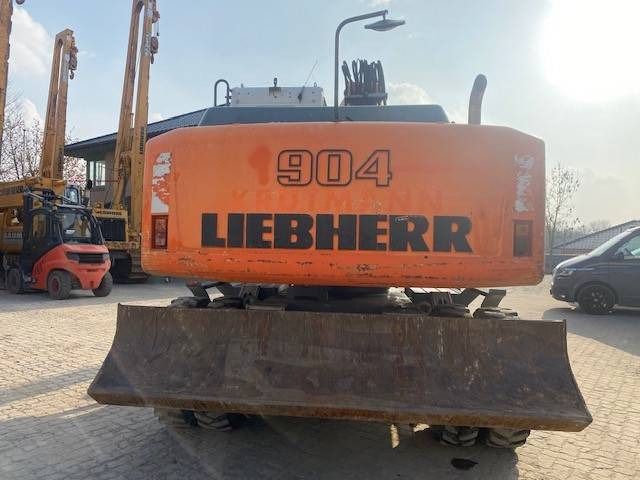 2012 Liebherr 904 wheel excavator rear view 2012 Liebherr 904 wheel excavator rear view