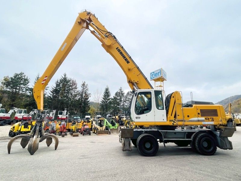 2011 Liebherr A934C material handler side view 2011 Liebherr A934C material handler side view