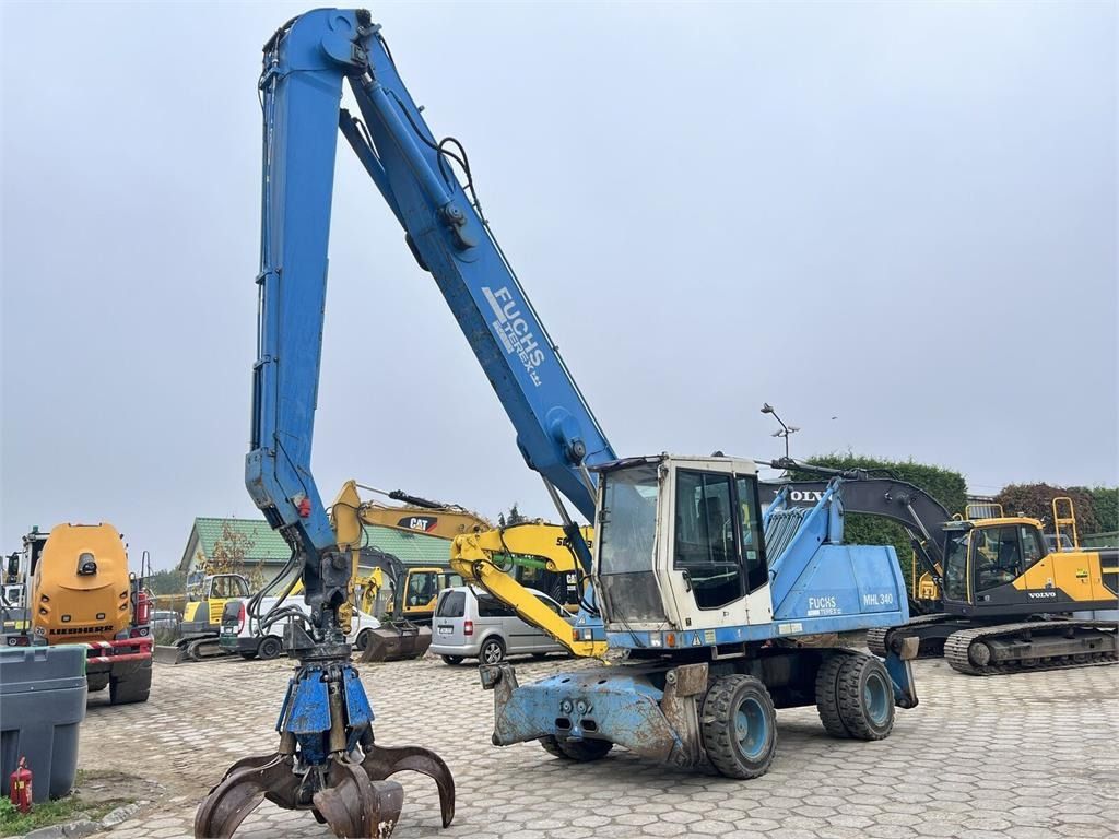 2003 Fuchs MHL340 material handler, side view 2003 Fuchs MHL340 material handler, side view
