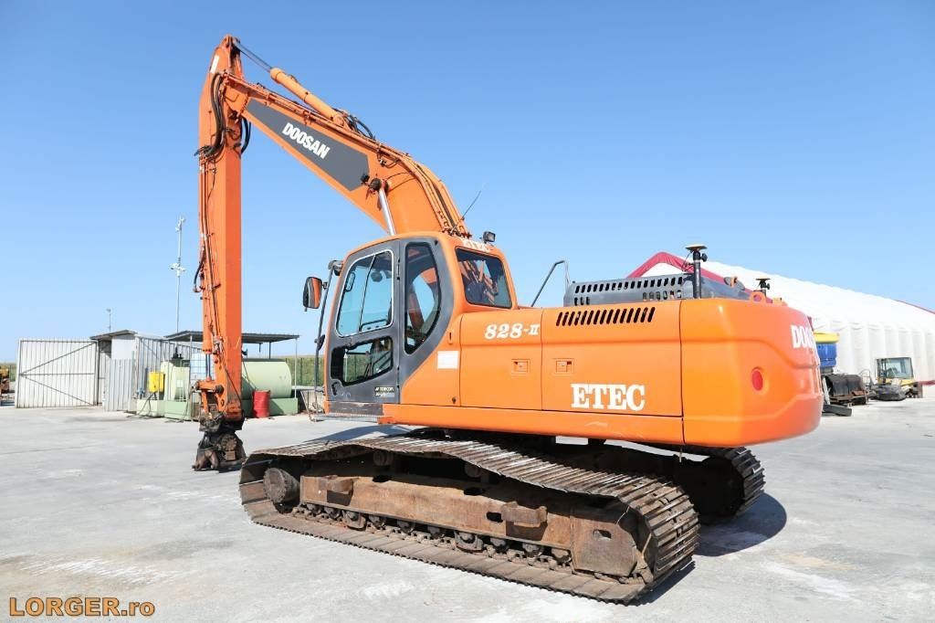 2010 Doosan 828-II crawler excavator, rear three-quarter view 2010 Doosan 828-II crawler excavator, rear three-quarter view