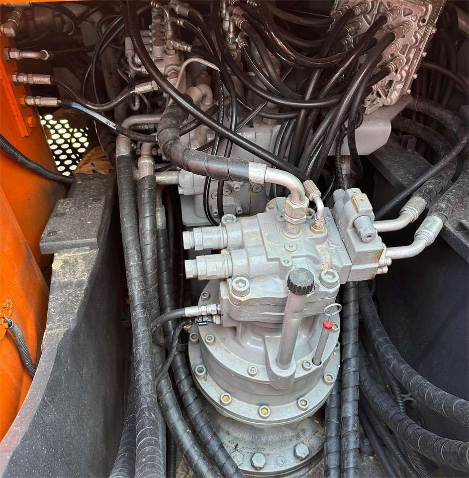 Hitachi ZX200-3 crawler excavator hydraulic pump compartment view Hitachi ZX200-3 crawler excavator hydraulic pump compartment view