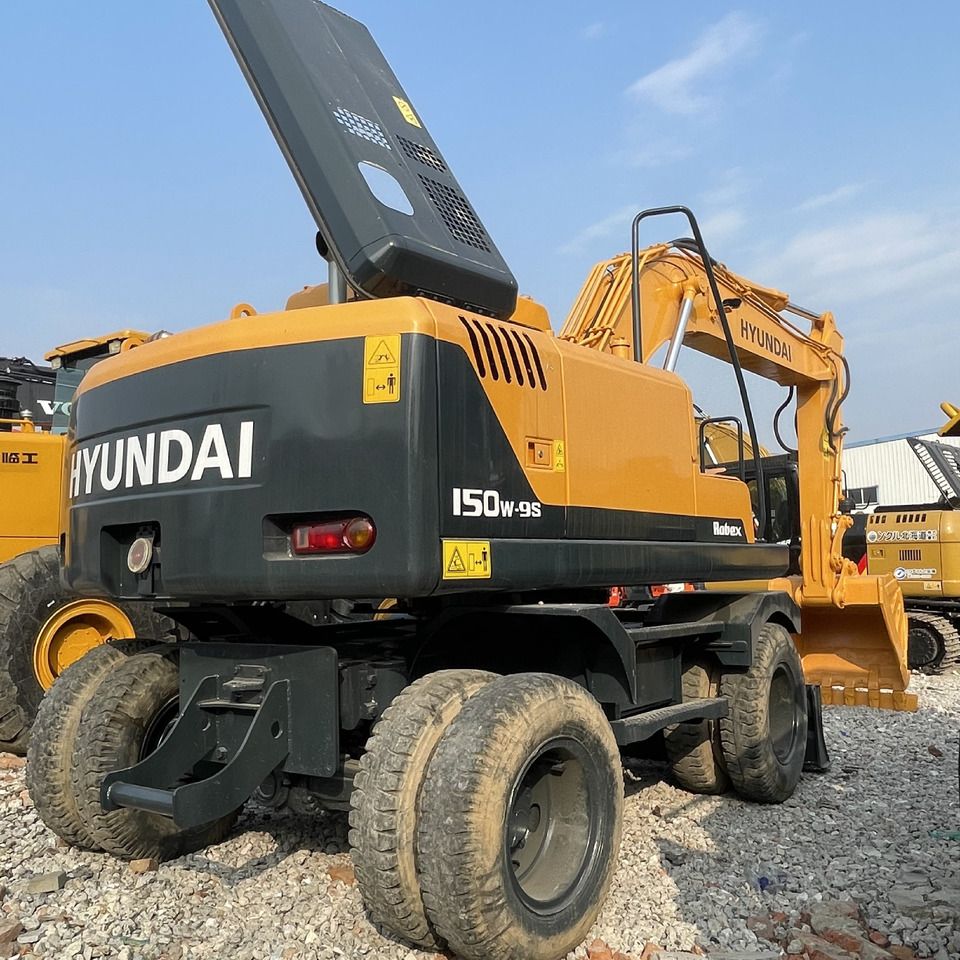 2022 Hyundai 150W-9S wheel excavator rear three-quarter view 2022 Hyundai 150W-9S wheel excavator rear three-quarter view
