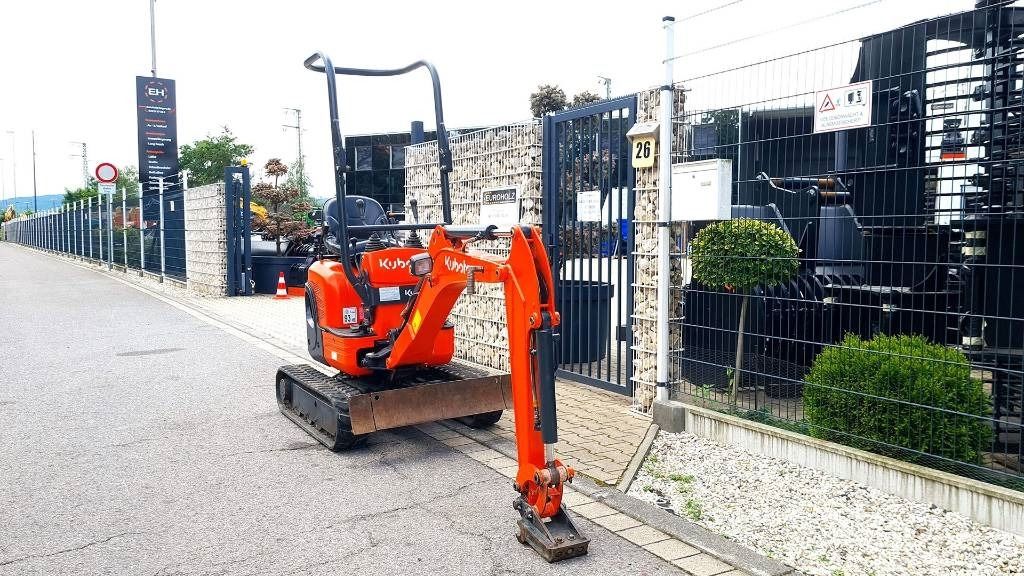 2015 Kubota U10-3 mini excavator, front three-quarter view 2015 Kubota U10-3 mini excavator, front three-quarter view