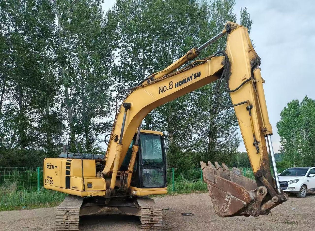 2015 Komatsu PC120-6 crawler excavator, side view 2015 Komatsu PC120-6 crawler excavator, side view