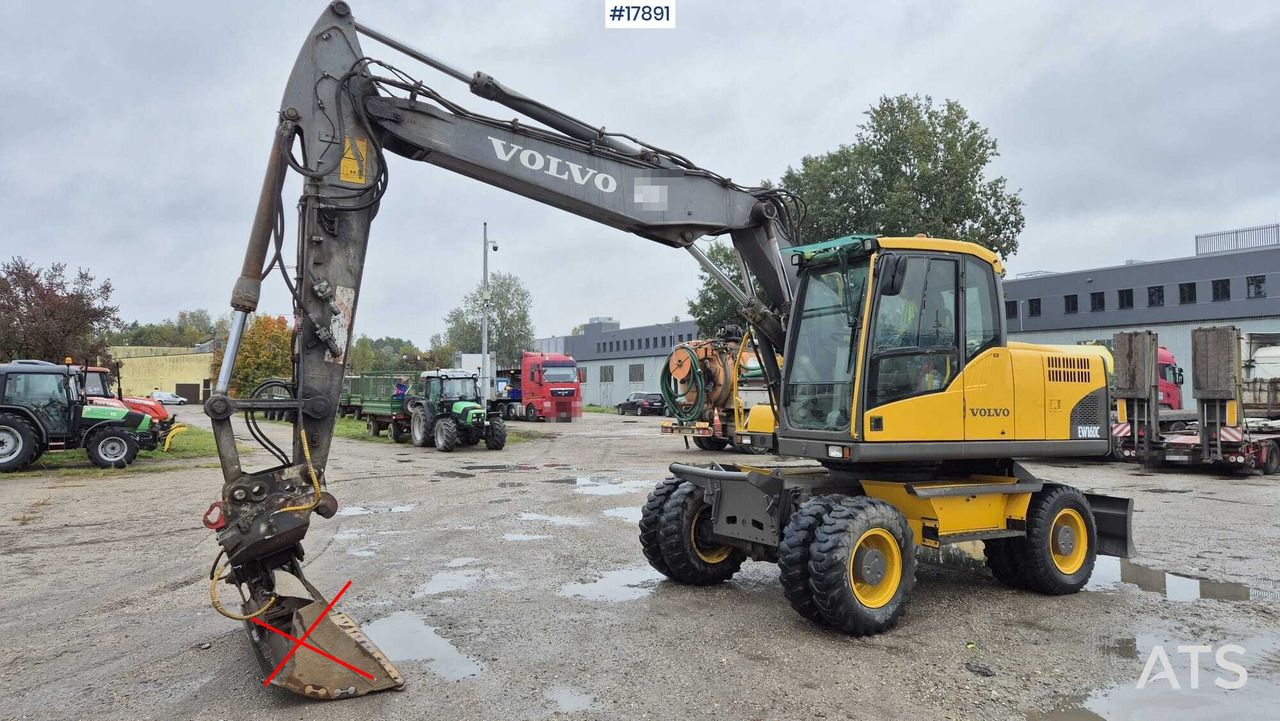 2009 Volvo EW160C wheel excavator, side profile view