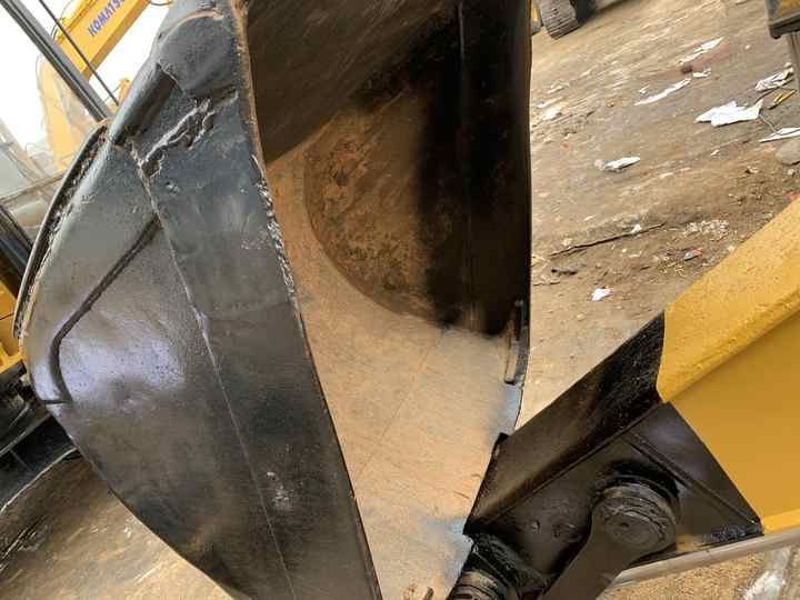 2026 Caterpillar 320BL crawler excavator bucket close-up 2026 Caterpillar 320BL crawler excavator bucket close-up