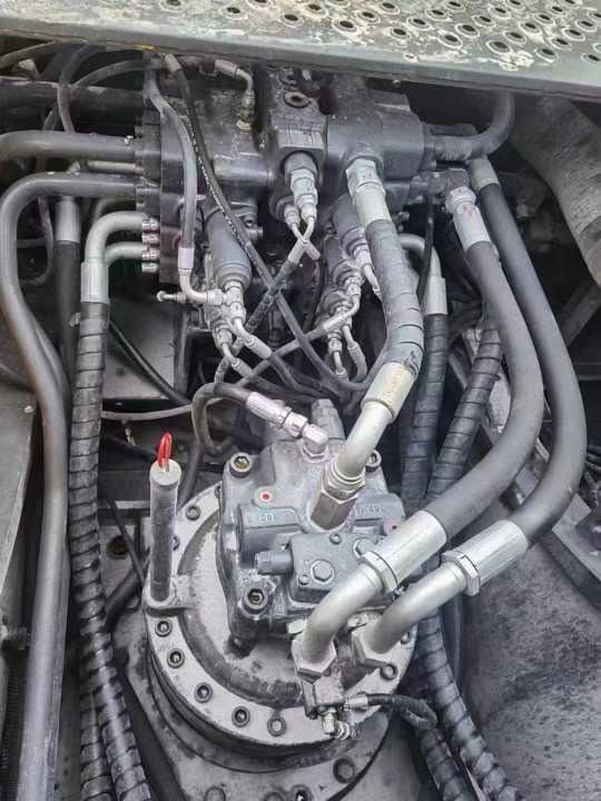 2016 Volvo EC290 crawler excavator hydraulic pump and valve assembly 2016 Volvo EC290 crawler excavator hydraulic pump and valve assembly