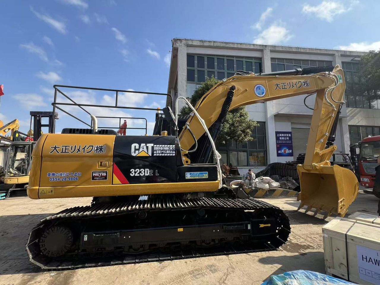 2022 Caterpillar 323D2L crawler excavator, side view