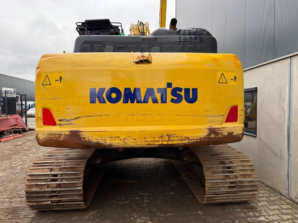 2020 Komatsu PC240LC-11 crawler excavator rear view 2020 Komatsu PC240LC-11 crawler excavator rear view