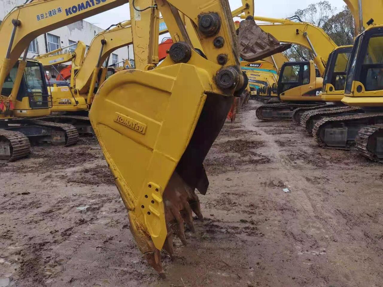 2011 Komatsu PC210-8 crawler excavator bucket close-up 2011 Komatsu PC210-8 crawler excavator bucket close-up
