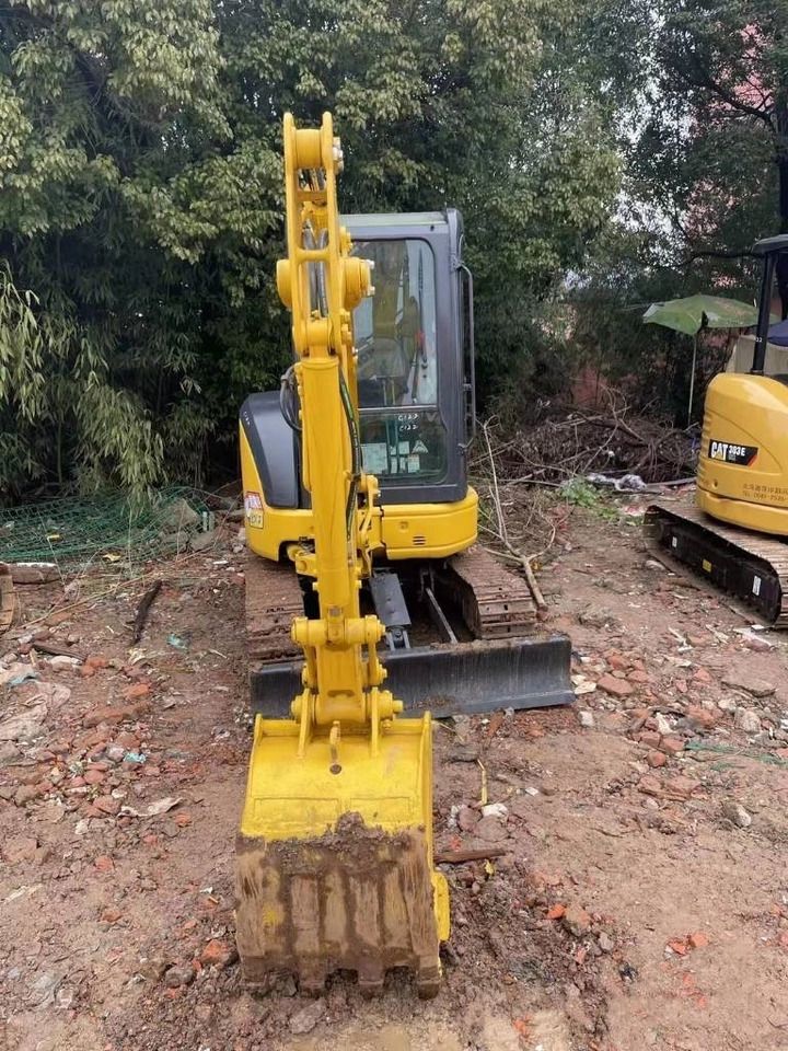 2018 Komatsu PC30 mini excavator, front view 2018 Komatsu PC30 mini excavator, front view
