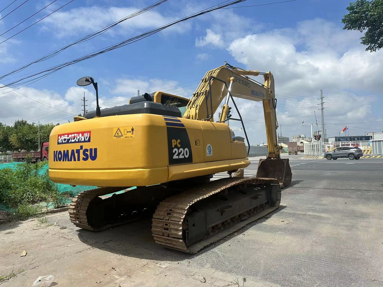 2016 Komatsu PC220-8 Raupenbagger, Ansicht von hinten-dreiviertel 2016 Komatsu PC220-8 Raupenbagger, Ansicht von hinten-dreiviertel