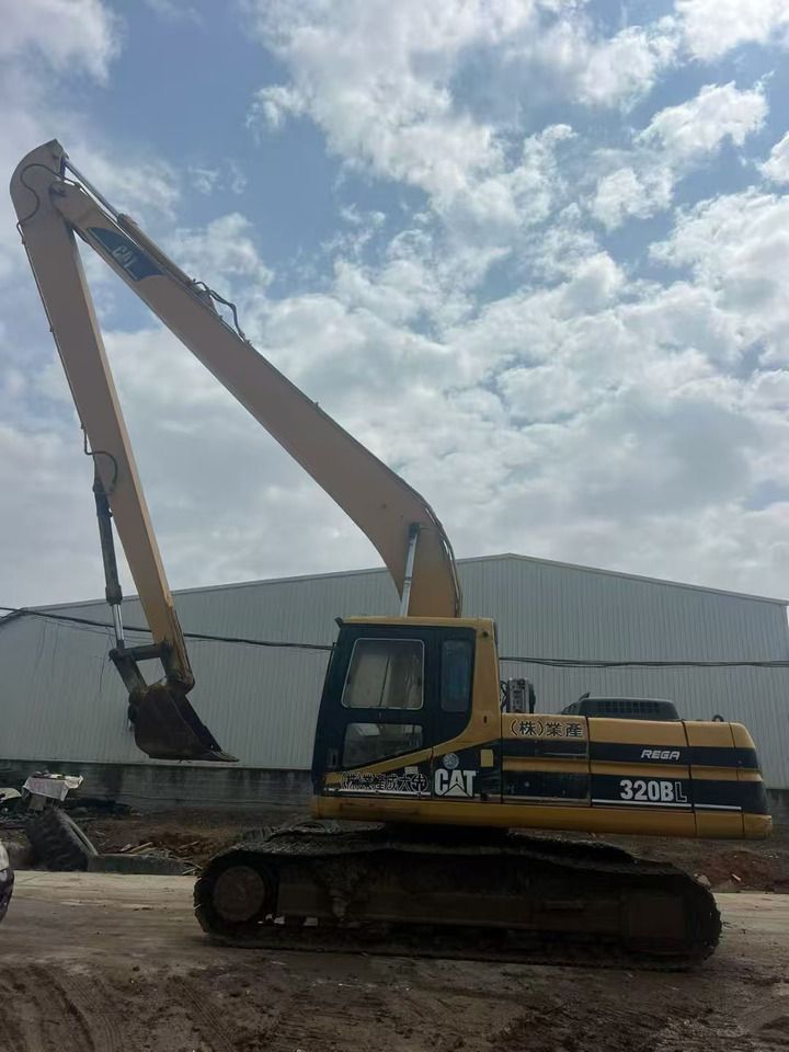 1998 Caterpillar 320BL crawler excavator side view