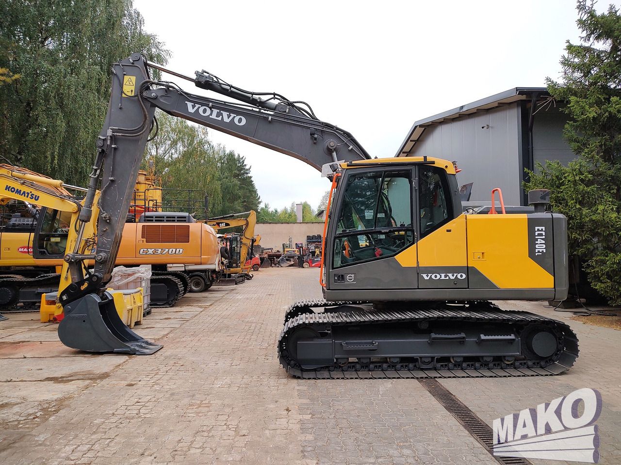 2018 Volvo EC140EL crawler excavator, side profile view 2018 Volvo EC140EL crawler excavator, side profile view