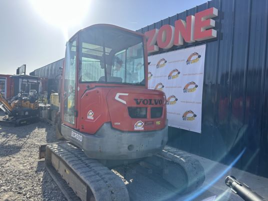 2016 Volvo ECR50D mini excavator, front three-quarter view 2016 Volvo ECR50D mini excavator, front three-quarter view