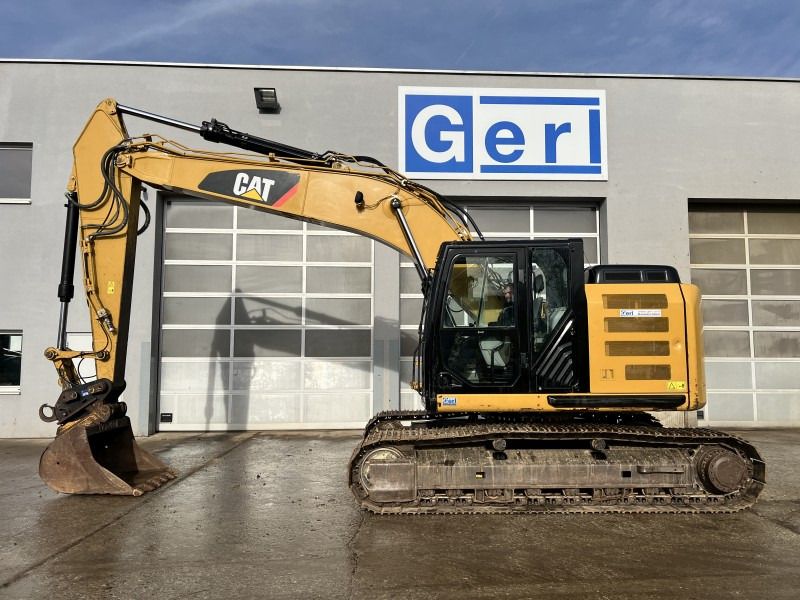 2015 Caterpillar 320EL crawler excavator, side view