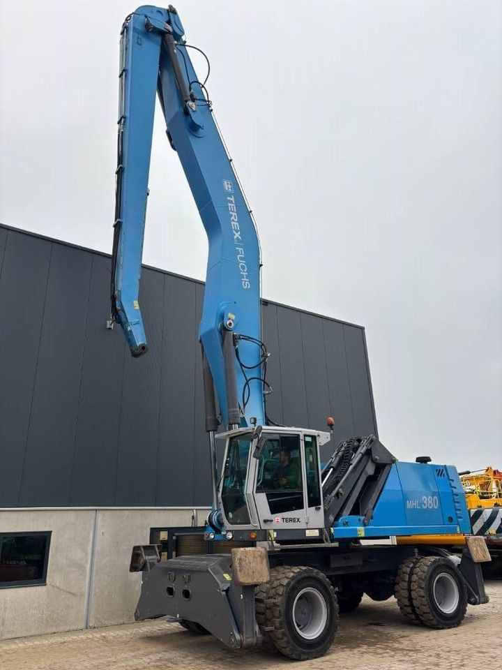 2013 Fuchs MHL380 material handler, side view 2013 Fuchs MHL380 material handler, side view
