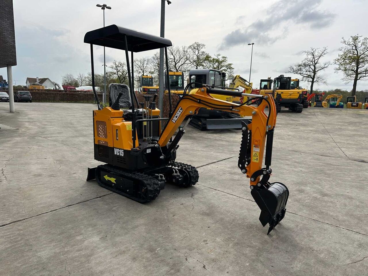 2025 Vicsec VC15-Y mini excavator, three-quarter view 2025 Vicsec VC15-Y mini excavator, three-quarter view
