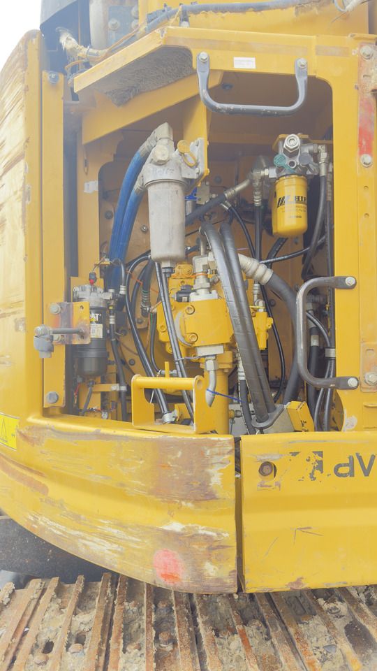 2018 Caterpillar 335FLCR crawler excavator engine compartment view