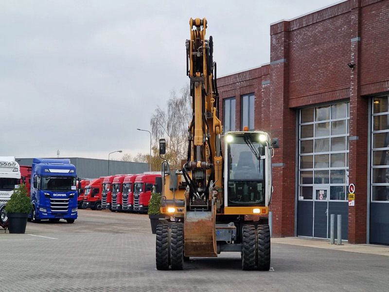 2009 Liebherr A900C wheel excavator, front view