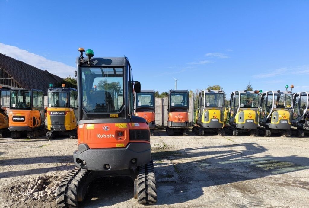 2021 Kubota U27-4 mini excavator, front view 2021 Kubota U27-4 mini excavator, front view