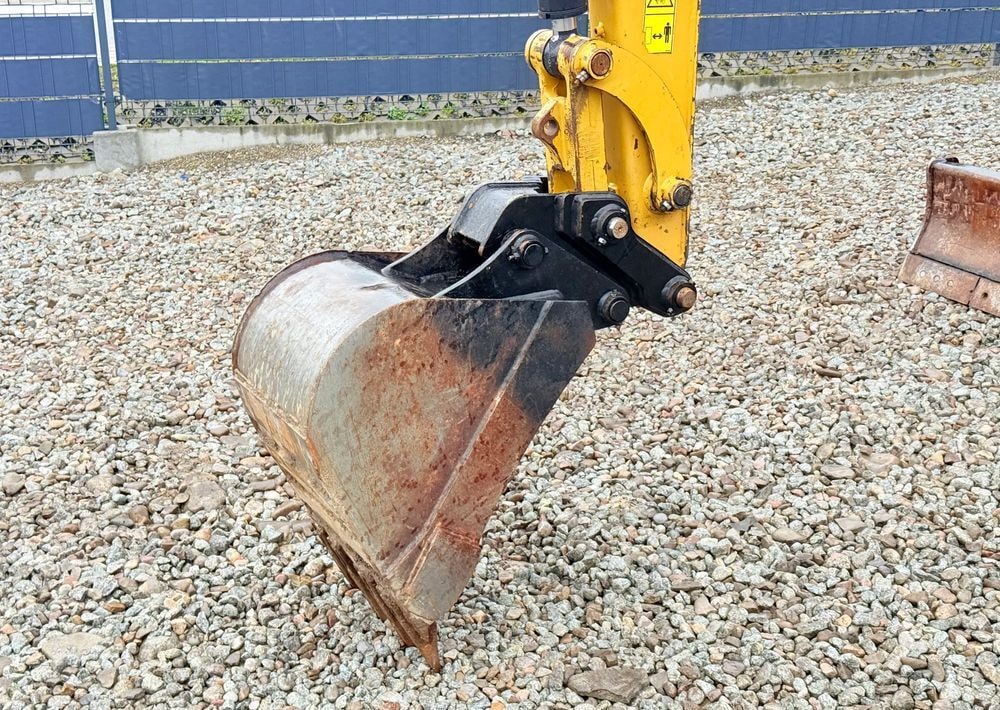 2019 Caterpillar 305.5E mini excavator bucket and boom detail