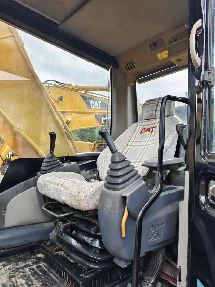 Intérieur d'une pelle sur chenilles Caterpillar 320D de 2019 Intérieur d'une pelle sur chenilles Caterpillar 320D de 2019