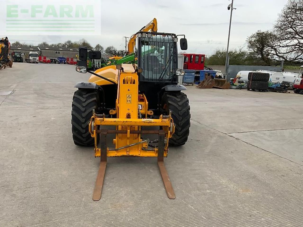 2022 JCB 542-70 AGRI XTRA telehandler, front view with forks 2022 JCB 542-70 AGRI XTRA telehandler, front view with forks