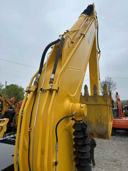 2020 Komatsu PC130-7 crawler excavator boom and bucket detail