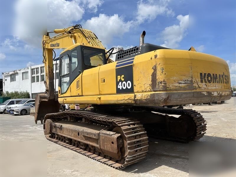 2024 Komatsu PC400-8 crawler excavator, rear three-quarter view 2024 Komatsu PC400-8 crawler excavator, rear three-quarter view