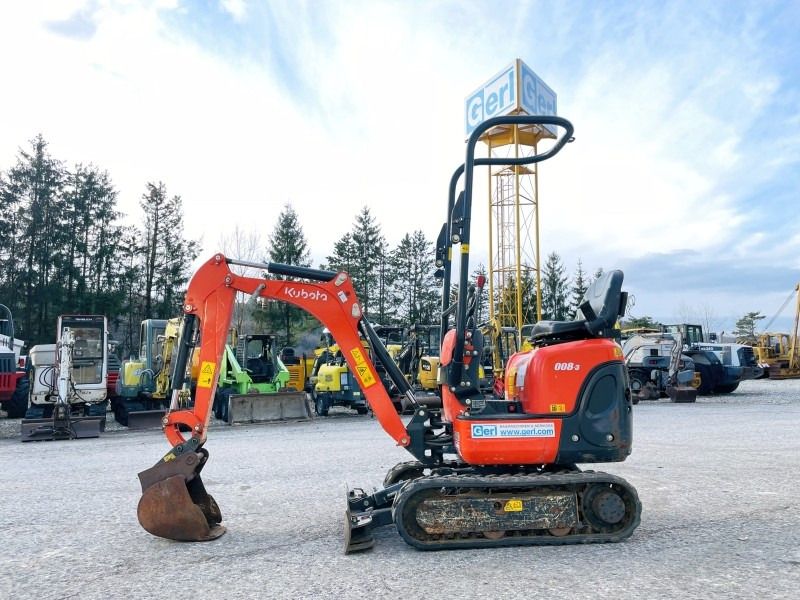 2020 Kubota K008-3 mini excavator, side view 2020 Kubota K008-3 mini excavator, side view
