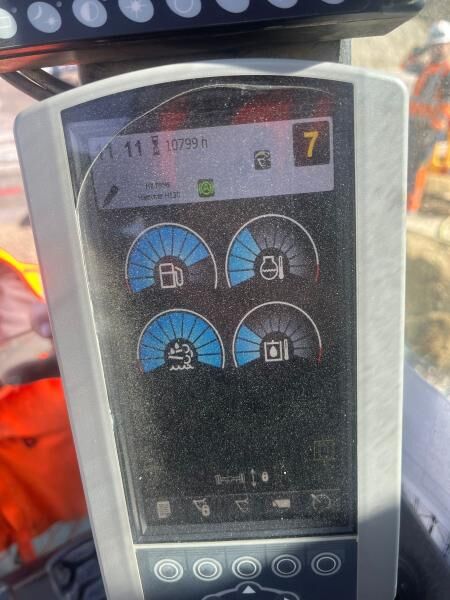2015 Caterpillar M320F digital instrument cluster view 2015 Caterpillar M320F digital instrument cluster view